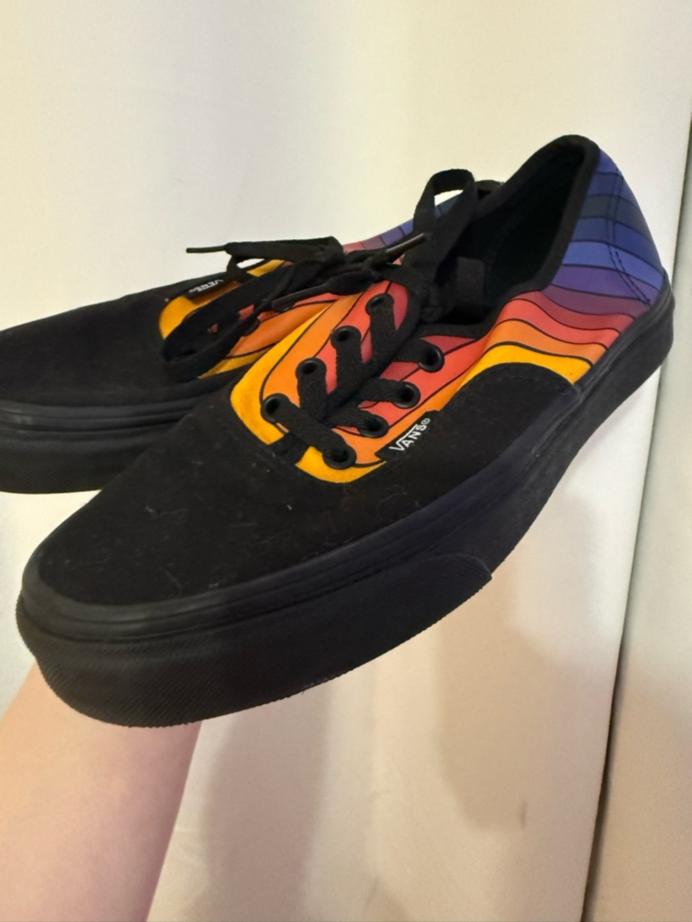 Van's Refract Rainbow 🌈. Black unisex women's size 7.5 men’s size 6 - Picture 5 of 8
